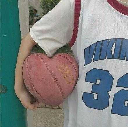 公主闻到的应该是奶油的甜香，至于战火硝烟什么的，有骑士在呢。