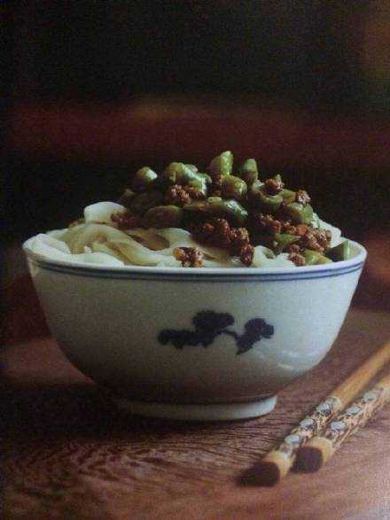 生活不就是一粥一饭，一亩田一荷锄，一群鹅一垂钓，一白天一黑夜，一暖炕一本书么？