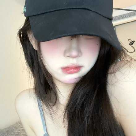 “我没有精力去认识一个新的人，或者花费力气去重新维系一段感情，更没有办法再把自己的故事讲述一遍又一遍。任何需要花费时间去了解或者被了解的过程，在我看来都太累人。”