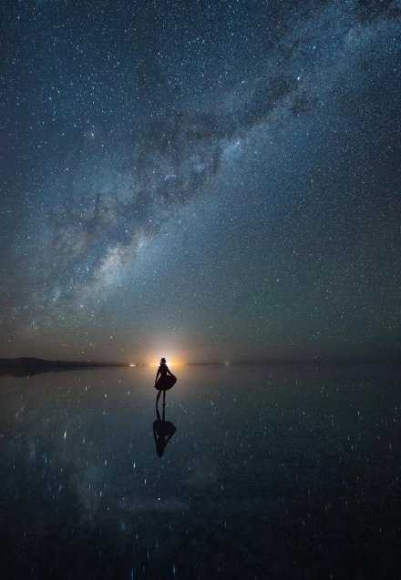 哪有什么错过的人，会离开的都是路人。愿你脚踏实地，也愿你仰望星空，往事不回头，未来不将就！