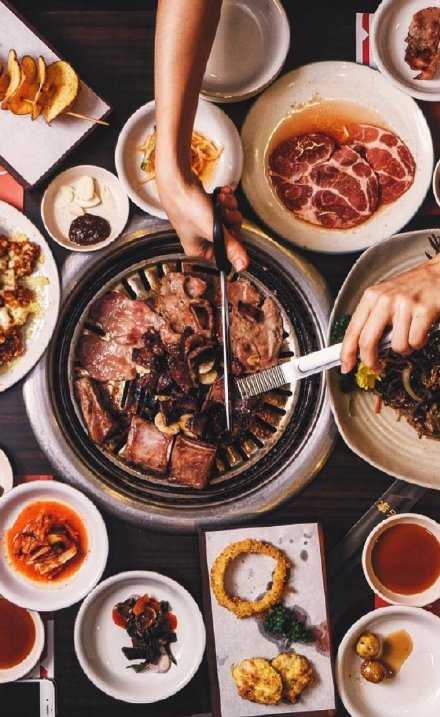 天天吵着减肥，和天天吵着要去吃烤肉的是同一批人。