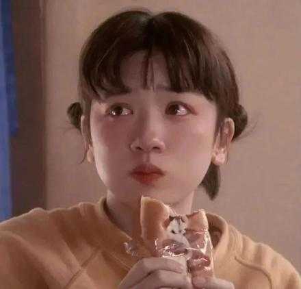 脆弱的人才会四处游说自己的不幸，坚强的人只会不动声色的越加强大。