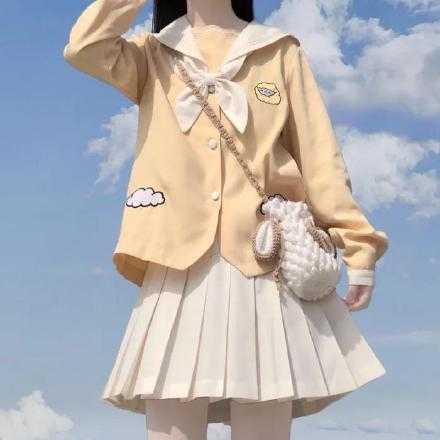 努力的结果是所有美好的东西都能和你相得益彰，而不是让你怯懦的酸着脖子仰望。