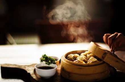 在吃的方面，尽量不要太委屈自己。