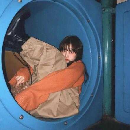 形容不出来我有多难过 我只知道我现在很累 是那种看不见的 精神上身体上的 以及面对未来的无力感