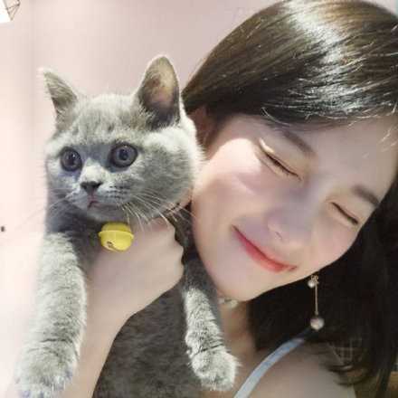 我不敢说自己一生都会喜欢你 至少在能看见你的岁月里 只想对你一个人好
