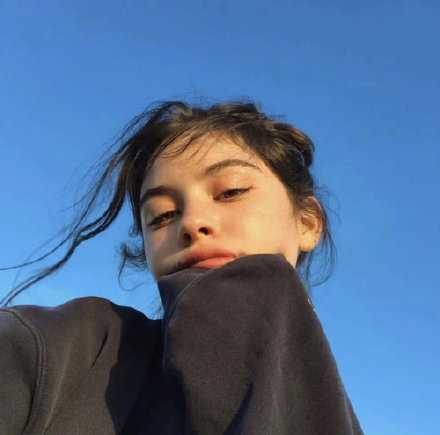 容易被激怒的，大多是弱者，弱者才会逞强，强者往往懂得示弱，同理，刻薄是因为底子薄，尖酸是因为心里酸！