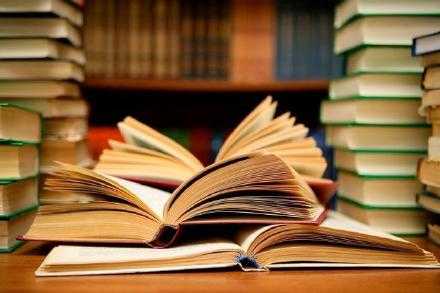 不管工作多么繁忙、生活多么艰辛，读书和听音乐对我来说始终是极大的喜悦。唯独这份喜悦任谁都夺不走。