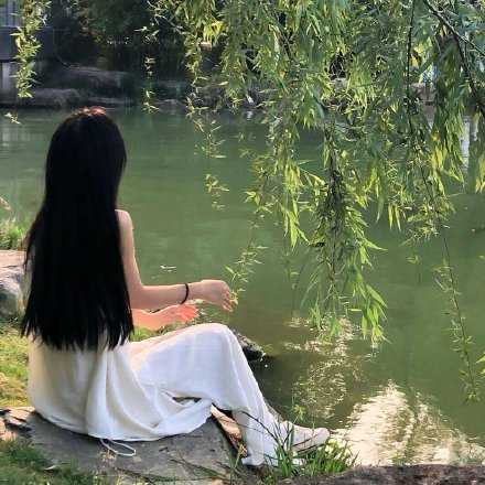 小朋友之所以很快乐，是因为不用想那么多。