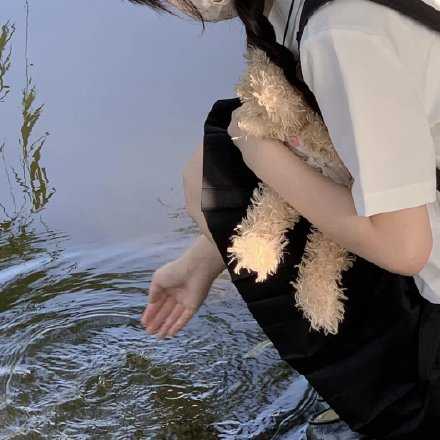 如觉不满，即时转台，无谓日日抱怨。世界那么大，一定有更好的人与事，正在等待如此可爱的你去追求。