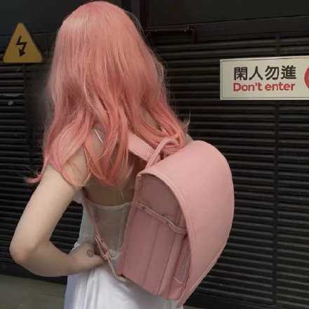 当你越来越强的时候，身边就都是好人了。你越有本事，世界越是绿灯大开，你的运气和你的实力息息相关。人性都有欺软怕硬的一面，那些迎上来的笑脸，也是因为畏惧你像狮子一样的力量。不要一边混日子，一边又嫌被欺负。