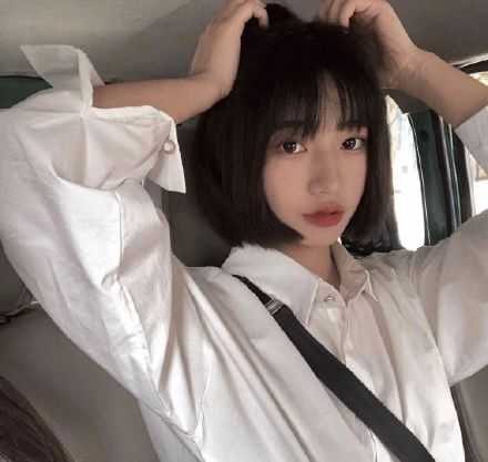 “你喜欢吃草莓，你会毫不犹豫的买下它，如果你不喜欢吃香蕉，但考虑到香蕉助消化，你还是会买它。所以，喜欢是单纯的，不喜欢，才会权衡利弊，在你犹豫的一瞬间，其实已经做出了选择。”