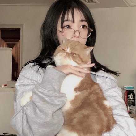 人生就一次，你想怎么过由自己决定，勇敢点，多做一些快乐的事。