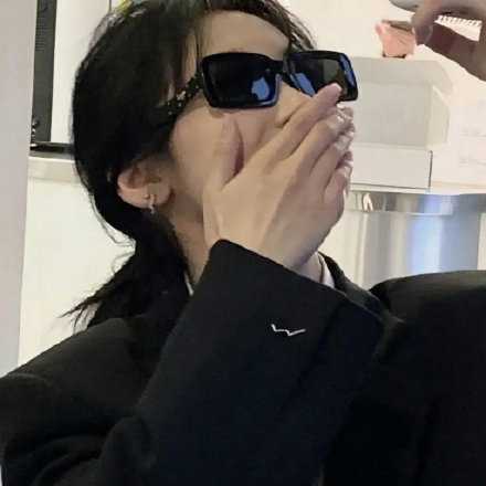 事情老是这样，放别人身上叫蠢，放自己身上叫情有可原。