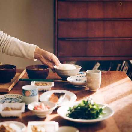 幸福的生活有三个不可或缺的因素：一是有希望、二是有事做、三是能爱人。