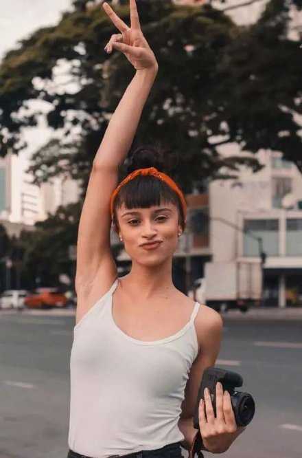 偶尔吵吵架也挺好，平常大家都端着、装着，难听的话都藏着，暴跳如雷的时候，真心最易失控，这时候你就能知道自己在对方心目中的真实样子。所以，气话难听，可都是真的，别不当回事儿。