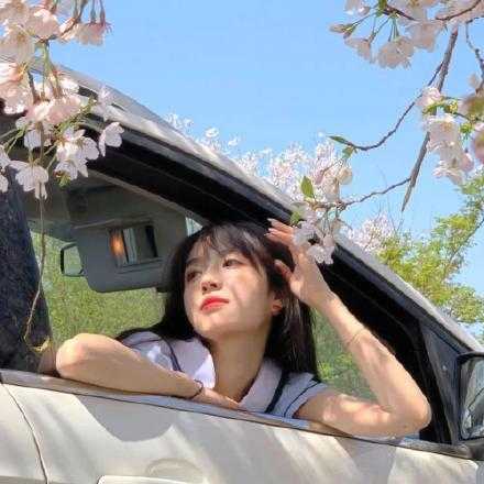 家人平安 好友常联系 偶尔看见漂亮的风景 做一个普普通通的人 过着普普通通的生活 太幸福了