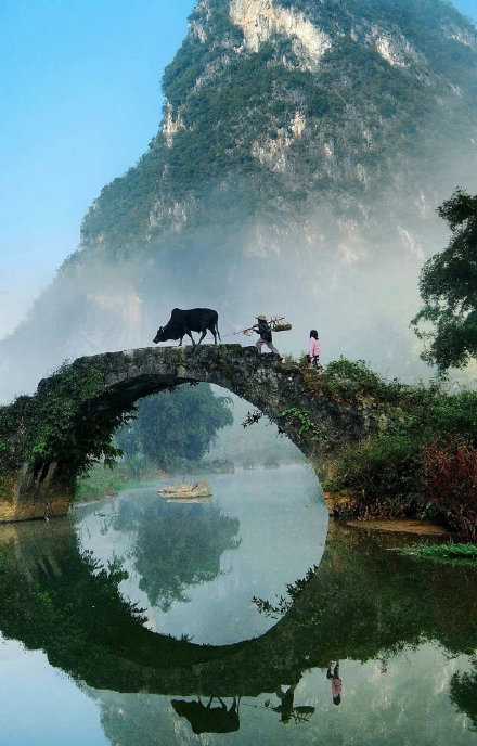 人生中的一道道门坎，迈过了就是门，迈不过就是坎。早安。