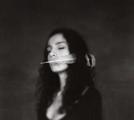 当你奇怪他为什么对你忽冷忽热的时候 他可能正在为另一个人赴汤蹈火