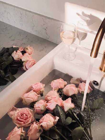 总有人捡起七零八落的你  然后安安稳稳的爱你