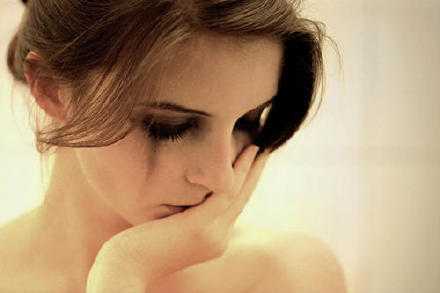 一个男人，对你不够坚定，请终止你的坚持！一个男人，对你漠不关心，请你关上你的心。一个男人，对你残忍，请你不要隐忍。你可以犯痴，不要犯贱。放弃是一个疼痛的适应过程，相信时间。遇人不淑的时候，切忌，你要善待自己。