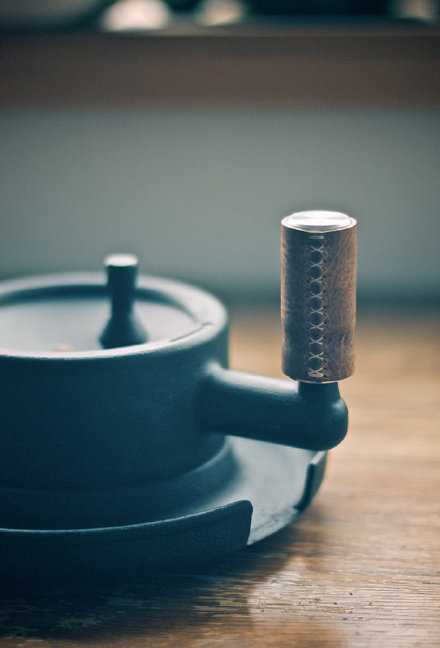 生活的磨盘很重，你以为它是将你碾碎，其实它在教会你细腻，帮你呈上生活的细节，避免你太过粗糙地度过一生！