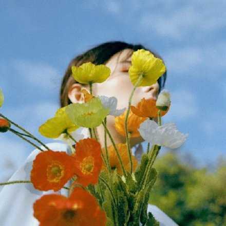 哪里有什么老天的眷顾，所谓的幸运和成功都源于你自身的努力和付出。 请记住，你现在多走的每一步都在拉开着你和别人的差距。 要做，就做生活的强者！