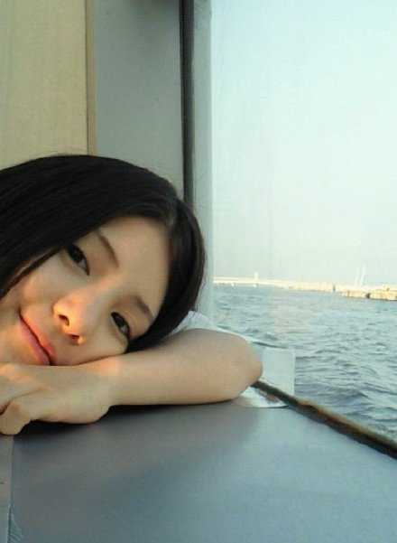 如果你现在就在我身边，我大概喝白开水也能甜的眯起眼~