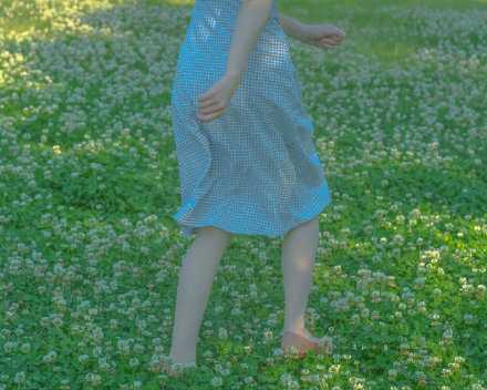 瑞典有一句谚语：“无论你转身多少次，你的屁股还是在你后面。”是什么意思呢？就是无论你怎么做，都会有人说你不对。若能明白这一点，听到跟自己相反的声音，不要让沮丧、恼怒左右你的心情，而应觉得这很正常！