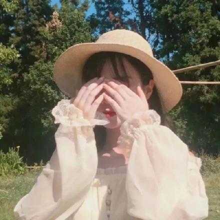 大家都愿意盲从，好像世界上最安全的事就是让自己消失“多数”之中。