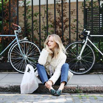 将想做的事安排好顺序，然后一件件的去实现。想要的东西列出来，自己挣钱一件件的买。其实这个样子过也蛮好的。