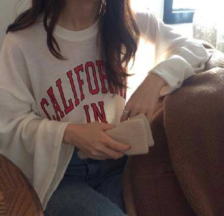 面对一个永远不会为你改变 而你又舍不得离开他的人 你就活该什么情绪都自己忍着 有本事你自己走掉啊