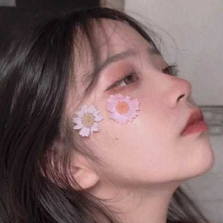 很心酸的一句话：如今这个年纪 再遇上的人 都是心里有过别人的人