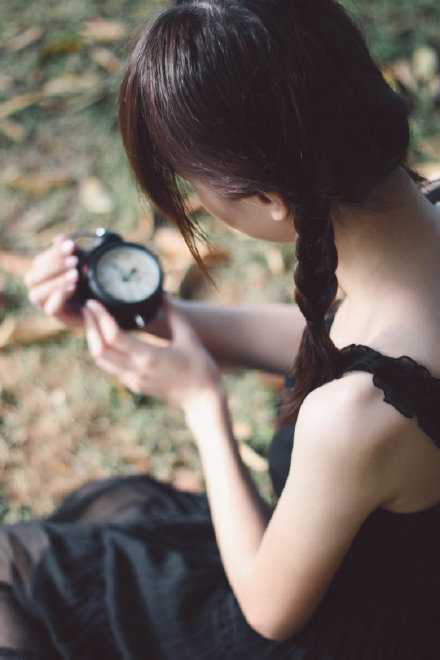 站了太久，都忘了自己在等什么~