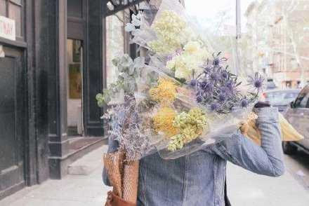 仪式感生活，不是在生活中玩矫情，而是通过我们认真专注的对待，让生活变得更端庄、更有趣、更璀璨。