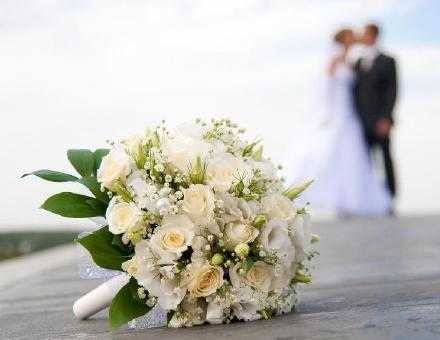 婚姻这个东西，我比较信那句话：“最后，我们都是在跟一个人的人品过日子”。