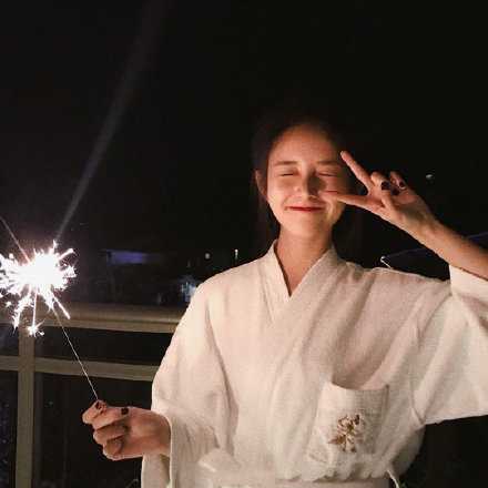 这世上一定存在着某些美好，值得我们为之奋战到底。晚安。