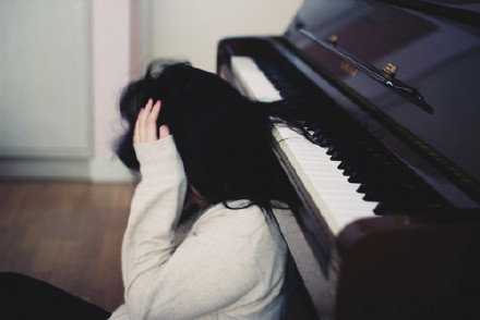 只是希望能有个人，在我说没事的时候，知道我不是真的没事；能有个人，在我强颜欢笑的时候，知道我不是真的开心。