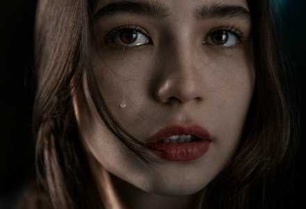 不悔梦归处，只恨太匆匆，两两相望，两两相忘。