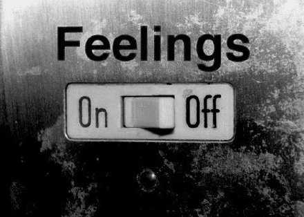 多想有一个开关 能把所有喜怒哀乐一下关掉 晚安