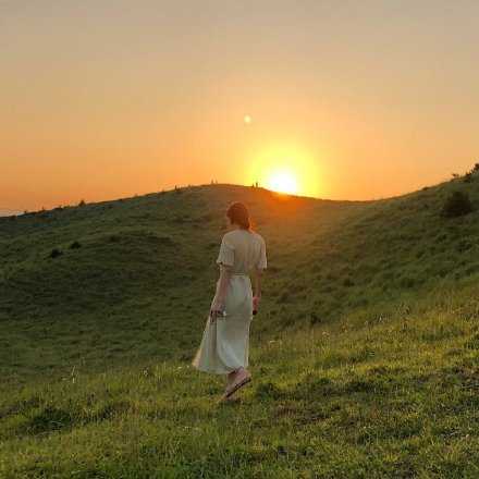 一个人若要完全理解另一个人，大概必须有过类似的处境，受过类似的痛苦，或者有过类似的觉醒体验，而这却是非常罕见的。