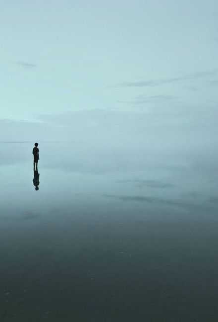 仔细想想，很多难过都是由那些不该有的期待组成的。