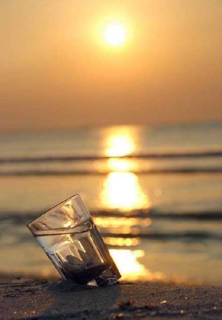 三样东西把握好： 机会、人生、婚姻。三样东西交朋友：诚信、奉献、无私。三样东西毁掉一个人：怒气、小气，傲气。