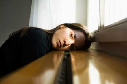 别对我好奇，友情和爱情你都不配与我为敌。