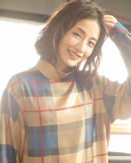 走路要牵着我呀 小时候老师没有跟你说过 贵重物品要随身携带吗