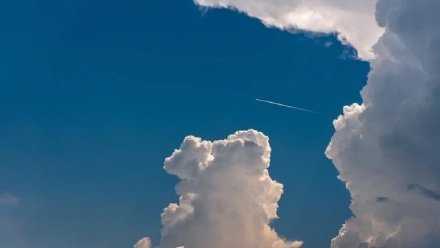 炎炎长夏过后，最初的凉爽，使人松快得，简直想去做件大事。