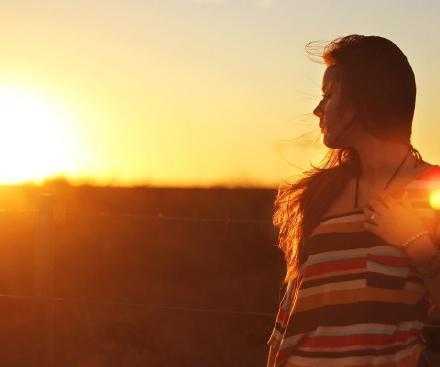 看开后才明白，当初对你的喜欢只是不甘心和执着在支撑着。