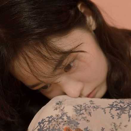 我总是在不经意间陷入悲伤。无奈的是无人察觉，庆幸的是无人察觉。