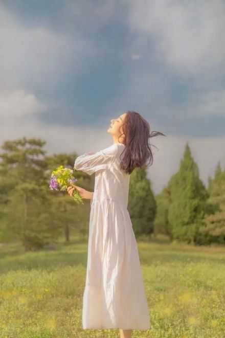 外表干净是尊重别人，内心干净是尊重自己，干净，在今天这个时代，应该是一种极高的赞美和珍贵！