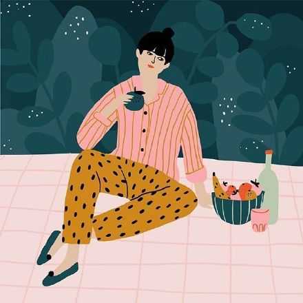 我可以一个人，坐地铁一直到终点，也可以，一个人看电影到凌晨六点。你以为我过的孤独，我只是想过的舒服。